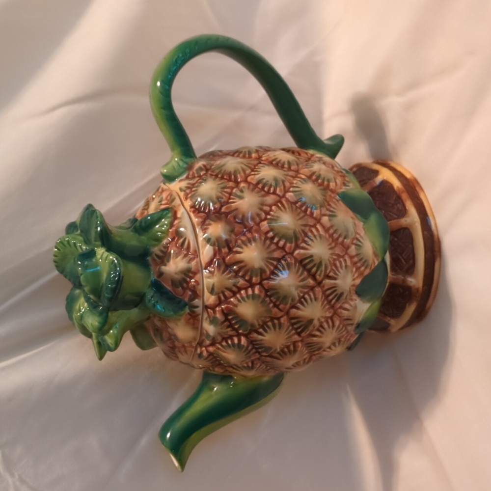 Pineapple teapot